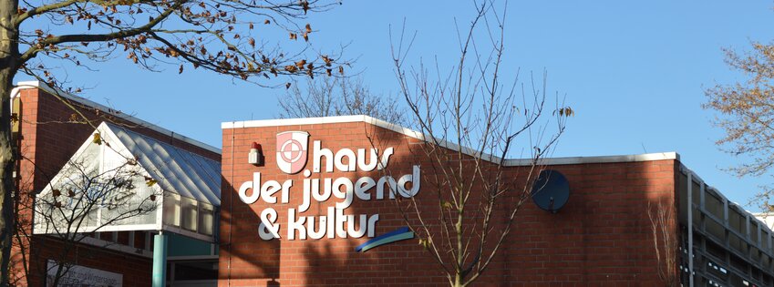 Aussenansicht_Piazza_Haus_der_Jugend_und_Kultur